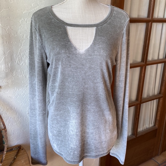 🎉 NEW 🎉 ANOTHER LOVE UNIQUE KEY HOLE TOP‼️ - Picture 5 of 12